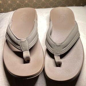 OluKai Women's Tan Sandals